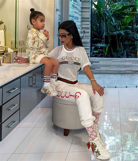 mom makes daughter gucci bag halloween costume